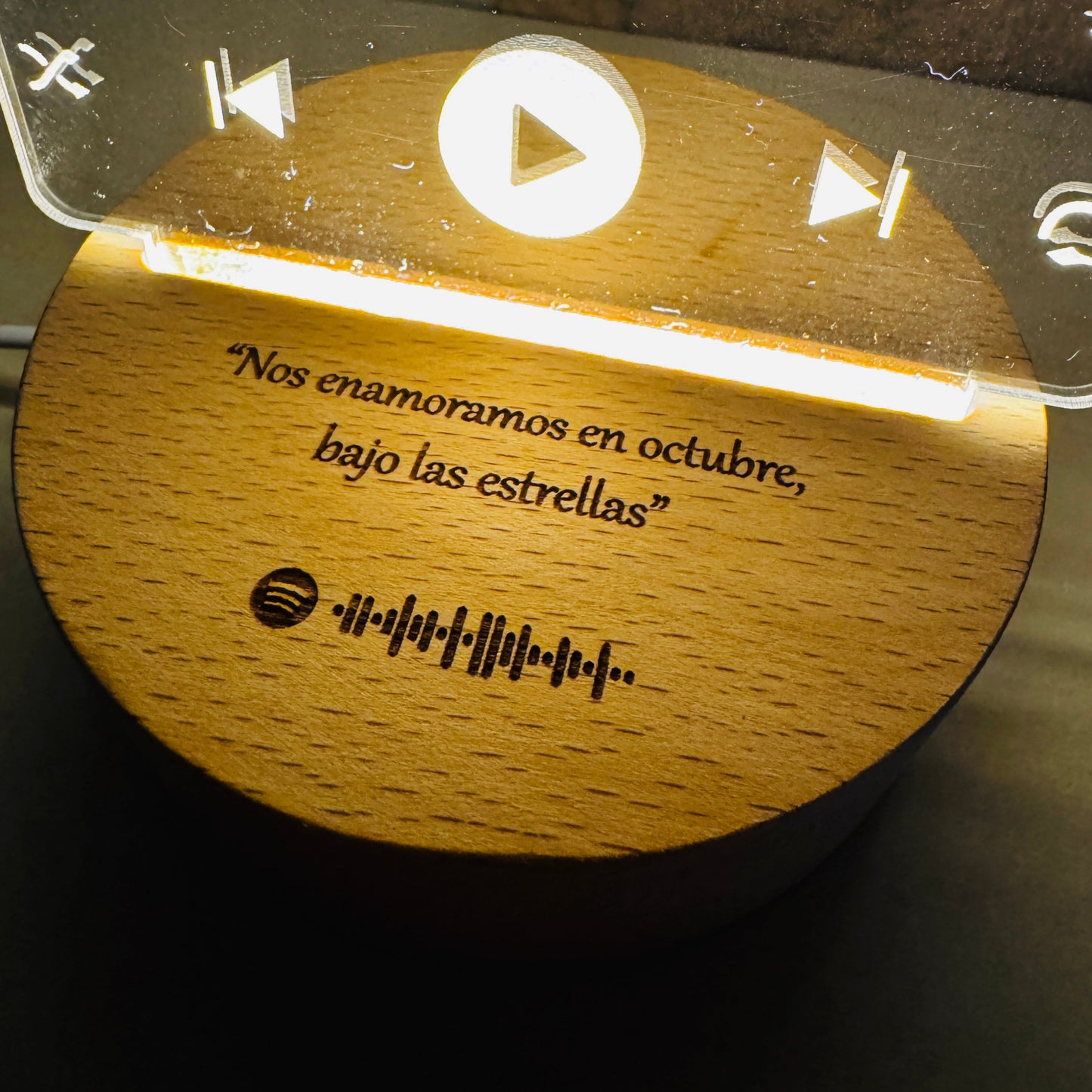 Lámpara Spotify con Base en Madera